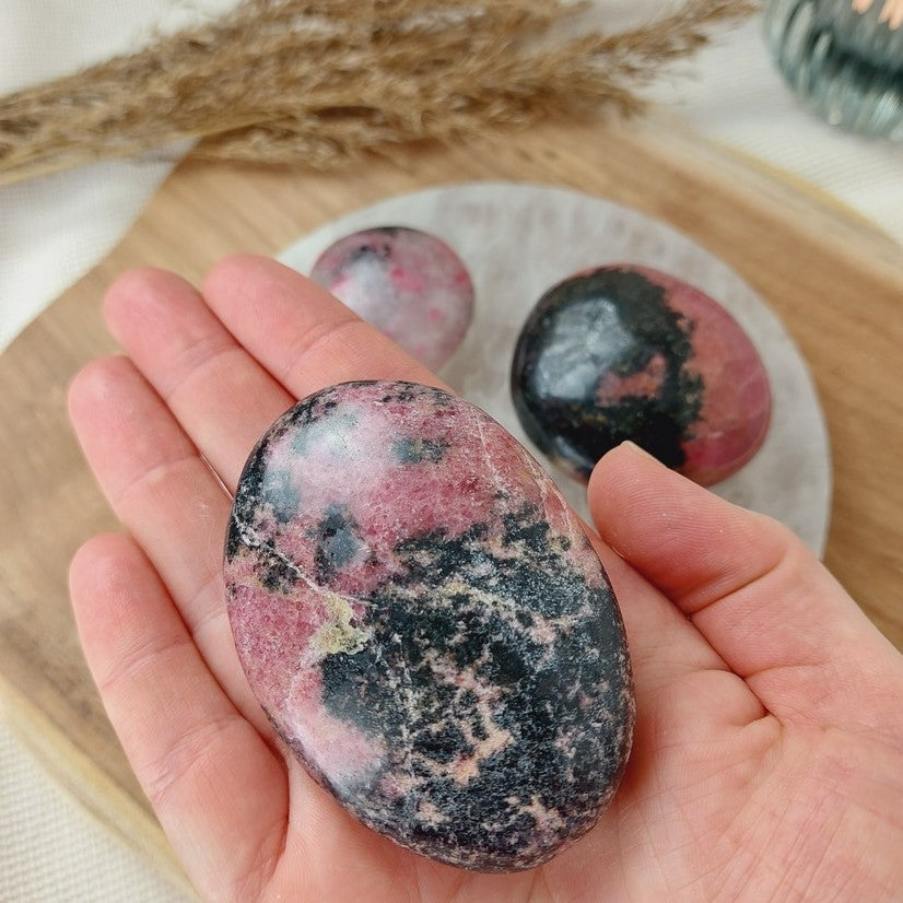 Galet rhodonite